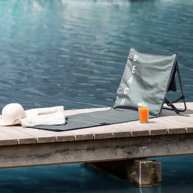 Strandmatte med justerbar ryggstøtte - grå
