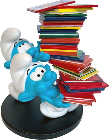 Plastoy Smurf samlefigur (Smurf with Stack of Comics)