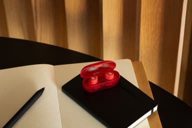 Beats Solo Buds helt trådløse in-ear hodetelefoner (gjennomsiktig rød)