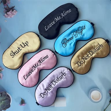 Silkelignende stoff Brodert Justerbar Blokkerende Lys Eye Mask Sleep Mask Sort