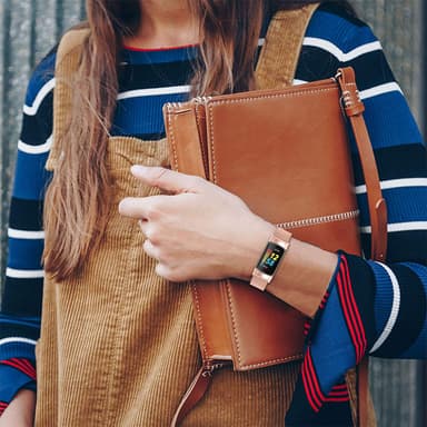 Fitbit Charge 5 armbånd i rustfritt stål Rose gull