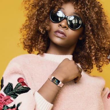 Fitbit Charge 5 armbånd i rustfritt stål Rose gull