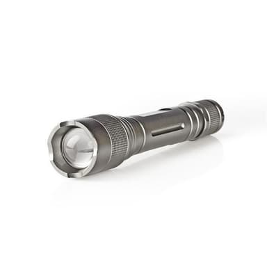 Nedis LED lommelykt | Batteri drevet | 4,5 V | 3 W | 2x AA | batterier følger med | Nominell lysfluks: 150 lm | Lysrekkevidde: 120 m | Strålevinkel: 46.1 ° | 10000 Omkoblingssykluser