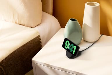 Belkin BoostCharge Qi2 magnetisk sammenleggbart ladestativ (sort)