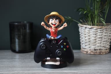 Cable Guys holder for mobil/kontroller figur (Luffy)