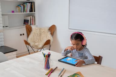 Belkin SoundForm Mini trådløse on-ear hodetelefoner (rosa)