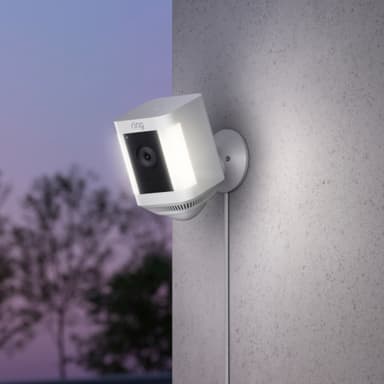 Ring Spotlight Cam Plus sikkerhetskamera (hvit/plug-in)