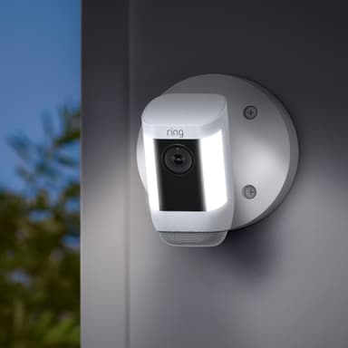 Ring Spotlight Cam Pro sikkerhetskamera (hvit/batteri)