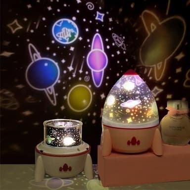 Rakett-nattlampe med stjerneprojektor & utbyttbare motiver