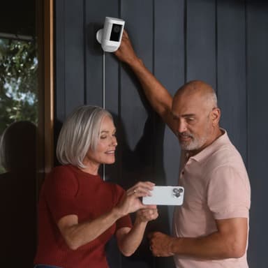 Ring Spotlight Cam Pro sikkerhetskamera (sort/plug-in)