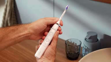 Philips Sonicare Series 6100 elektrisk tannbørste  HX7400/01 (hvit)
