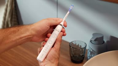 Philips Sonicare Series 7100 elektrisk tannbørste HX742002 (hvit)