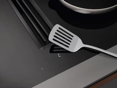 Miele Platetopp med integrert ventilasjon KMDA 7676 FL-A BlackPerfection