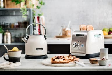 Kitchenaid vannkoker 5KEK1222EAC (almond cream)