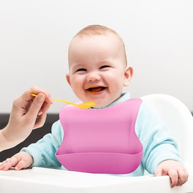 Babysmekke laget av silikon med dryppbrett rosa