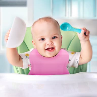 Babysmekke laget av silikon med dryppbrett rosa