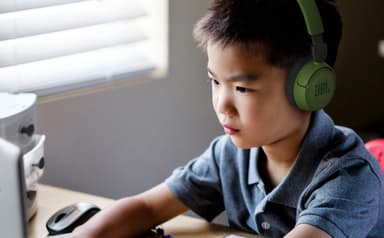 JBL Jr. 310 trådløse on-ear hodetelefoner (grønn)