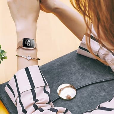 Klokkerem til Fitbit Versa 3 / Sense i gullfarget rustfritt stål