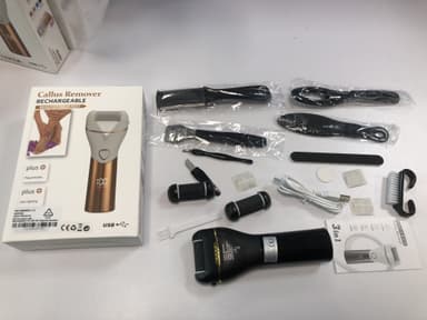 Elektrisk, oppladbart fotpleieapparat med diverse tilbehør Sort