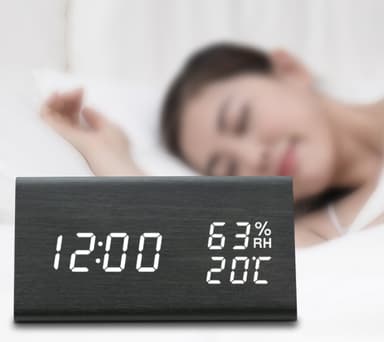 Vekkerklokke i tre med LED-skjerm, termometer, fuktighetsmåler