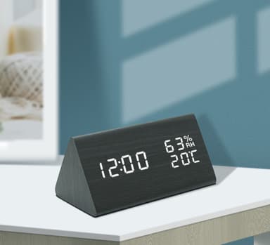 Vekkerklokke i tre med LED-skjerm, termometer, fuktighetsmåler
