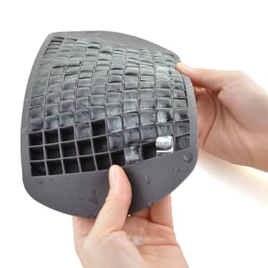 Isbitform for 160 is-terninger, av sort silikon