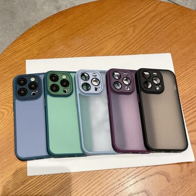 Beskyttende telefondeksel med glasslinsefilm kompatibel med iPhone 14-serien Sort iPhone 14 Plus
