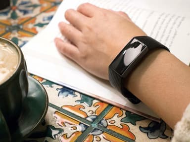 Reim i silikon til Fitbit Charge 3/4 - Svart / Sølv (L)