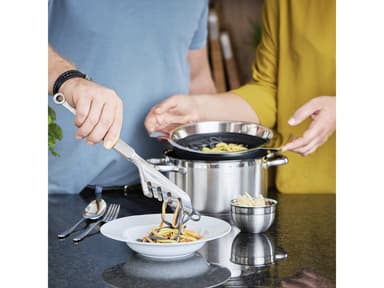 Rösle Colander Dia 24 x 10.5 cm 3.4 liter Steel/Black