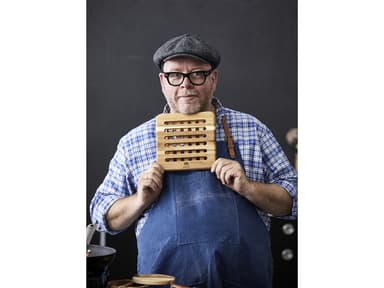 HOLM Trivet 18 x 18 cm Acacia wood