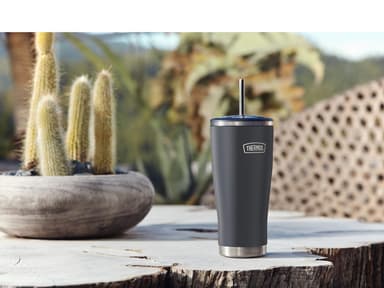 Thermos Thermo mug with straw 0.7 liter Black