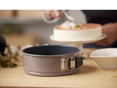 Blomsterbergs Cake tin Dia 26 cm Latte