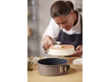 Blomsterbergs Cake tin Dia 26 cm Latte