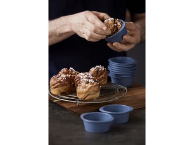By Tareq Taylor Cupcake-/Kanelbolleform Indigo
