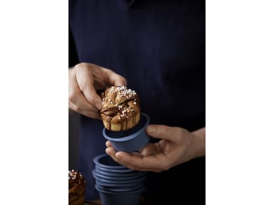 By Tareq Taylor Cupcake-/Kanelbolleform Indigo