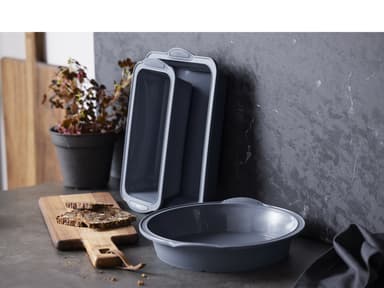 By Tareq Taylor Pecan Loaf pan 26 x 11 x 8 cm Indigo