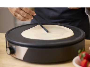 Blomsterbergs Crepe pan Dia. 38 1500 watt Black/Steel