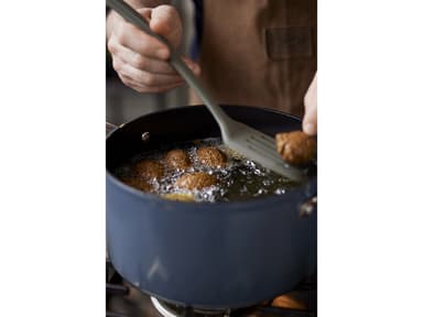 By Tareq Taylor Vivian Casserole 5.6 liter Indigo