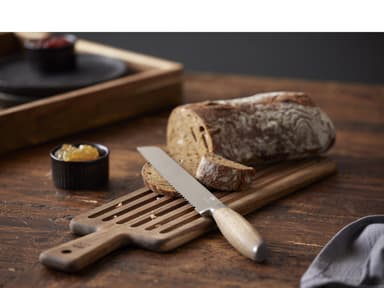 HOLM Chopping board with bread knife