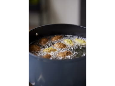 By Tareq Taylor Vivian Casserole 5.6 liter Indigo