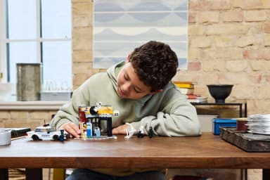 LEGO Super Heroes Spider-Verse: Miles Morales mot Spot 76311