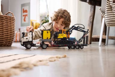 LEGO Technic Volvo FMX-trailer og EC230 el-gravemaskin 42175