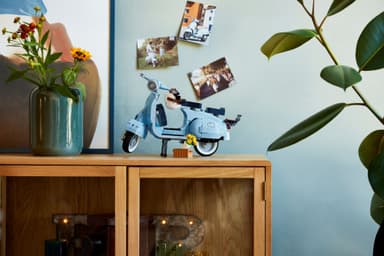 LEGO Icons Vespa 125 10298