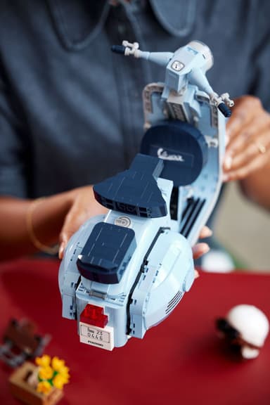 LEGO Icons Vespa 125 10298