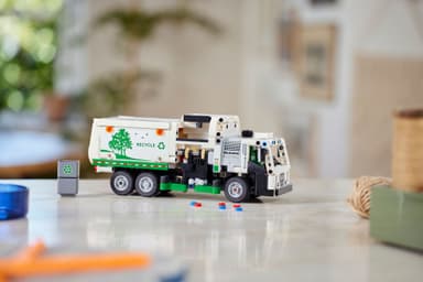 LEGO Technic Mack LR Electric søppelbil 42167