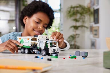 LEGO Technic Mack LR Electric søppelbil 42167