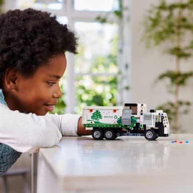 LEGO Technic Mack LR Electric søppelbil 42167