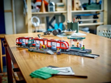 LEGO City Trikkeholdeplass 60423