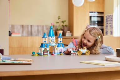 LEGO Disney Princess Askepotts slott og hestetrukne vogn 43275