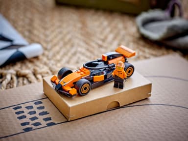 LEGO City F1-fører med McLaren-racerbil 60442